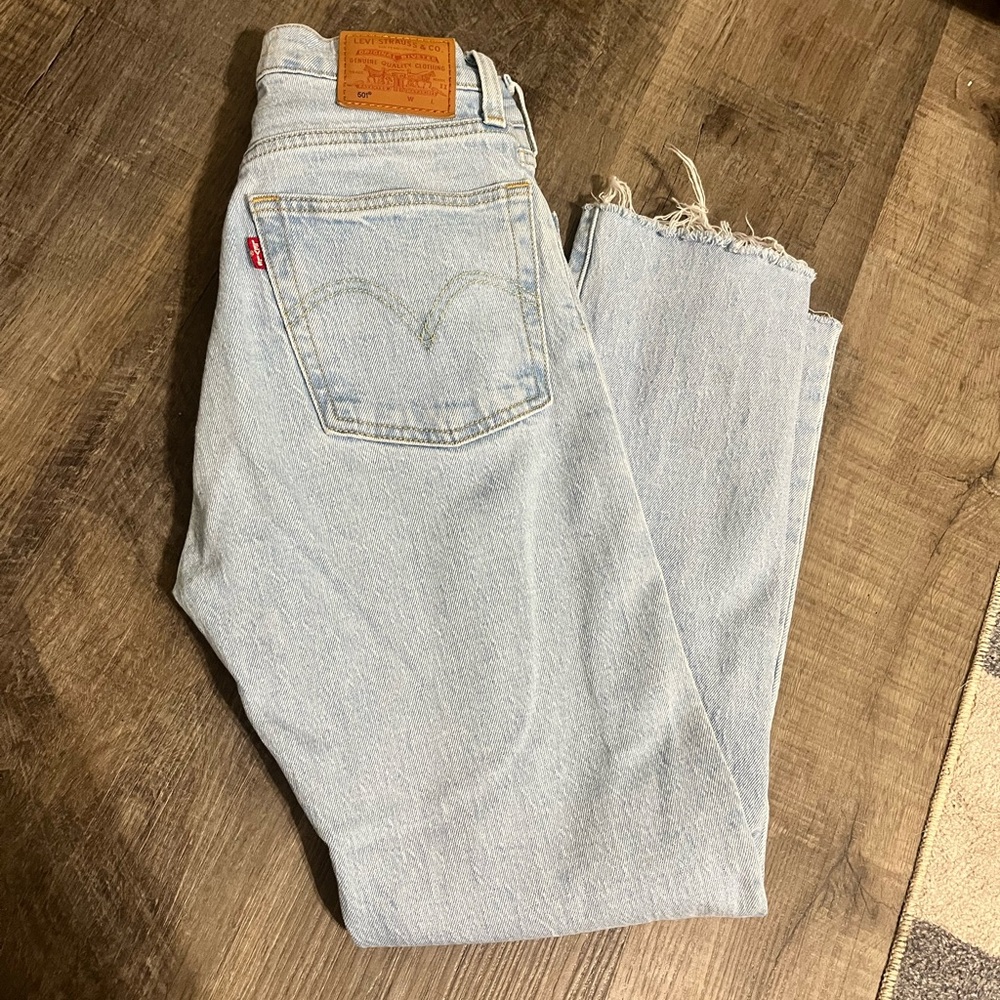 Levi’s Light Wash 501 | High Rise Straight Leg